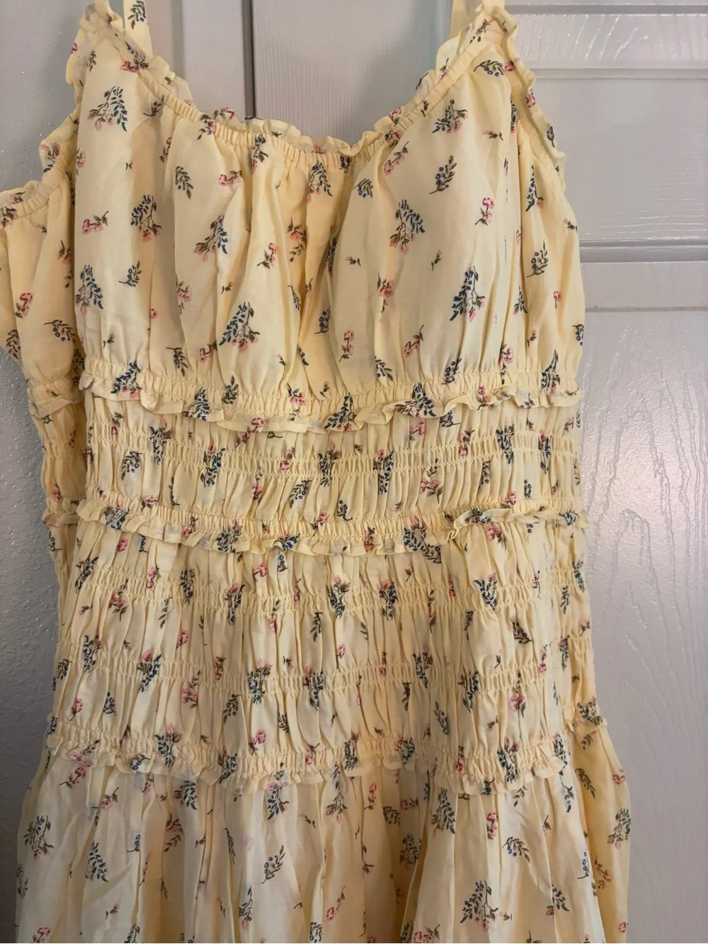 Abercrombie & Fitch lightweight yellow